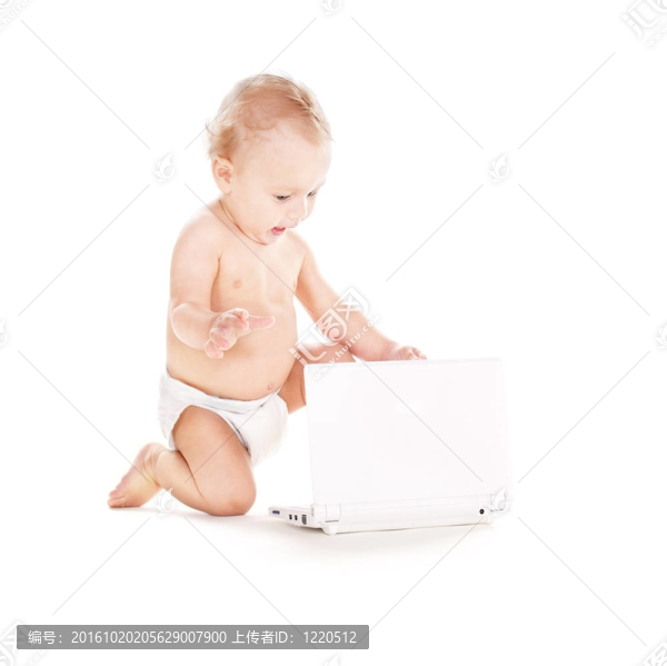 嬰兒尿布與筆記本電腦