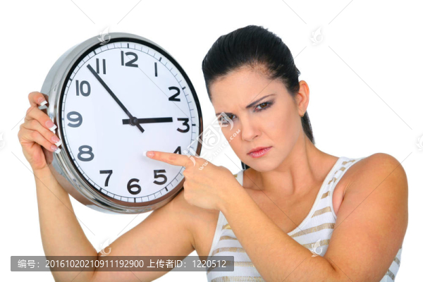 憤怒的女人指著時鐘