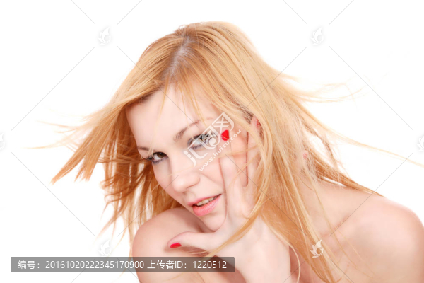 一個(gè)清新可愛(ài)的女人的畫(huà)像