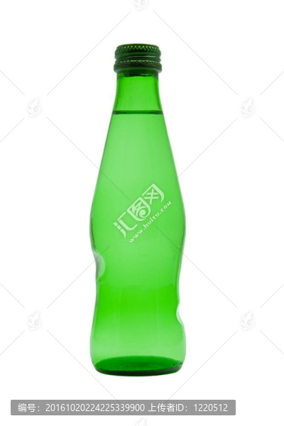 一瓶水孤立在白色