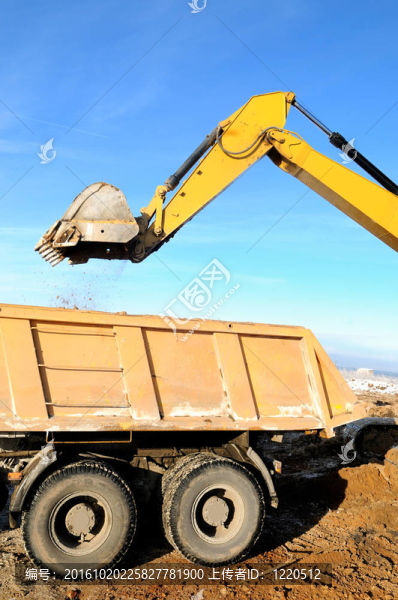 裝載機(jī)挖掘機(jī)和追尾翻車機(jī)