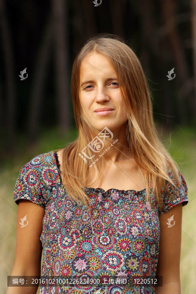 年輕漂亮的女人