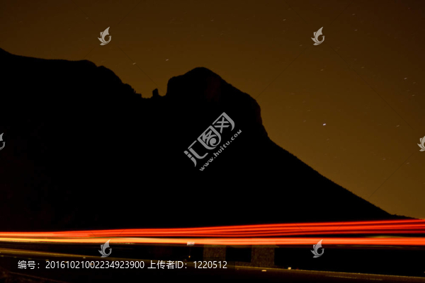 startrailing巖石大象