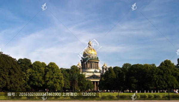 圣艾薩克大教堂。從涅瓦河大使館。圣彼得堡；俄羅斯