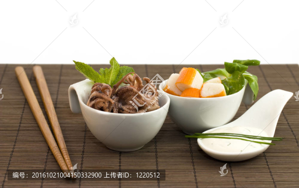章魚；魚糜和酸奶醬