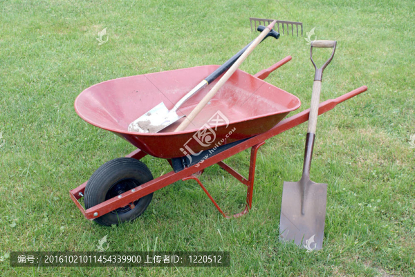 手推車和園藝工具