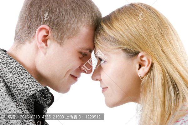 年輕的恩愛夫妻