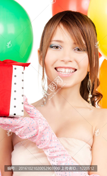 派對(duì)女孩帶氣球和禮品盒
