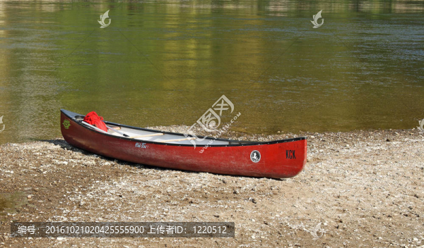 獨木舟在多瑙河岸附近威爾騰堡修道院了