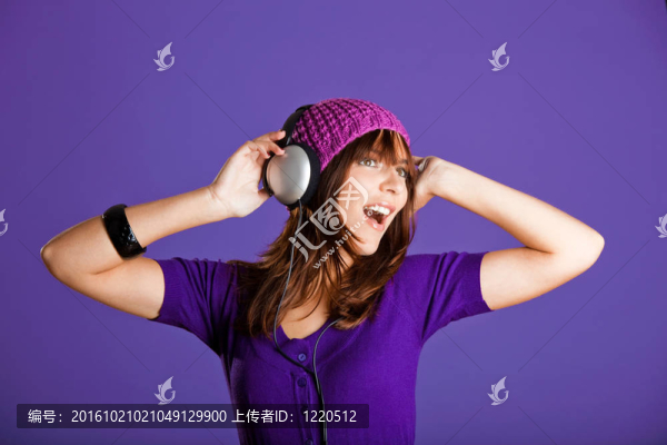 美女聽音樂