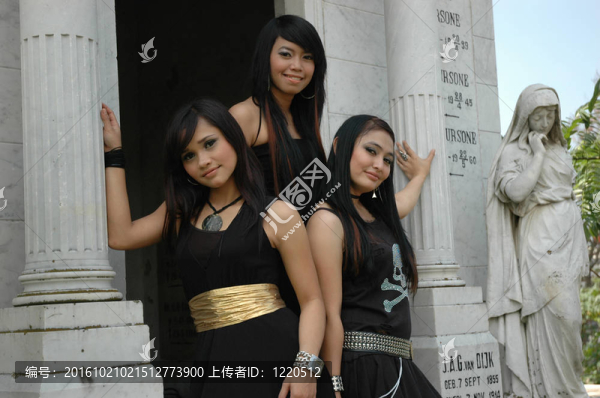 三位女士