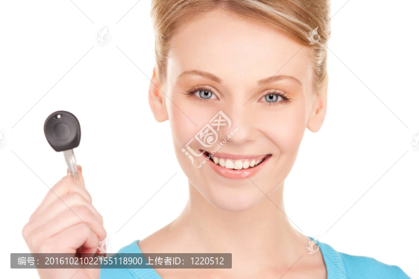 快樂的女人與汽車鑰匙