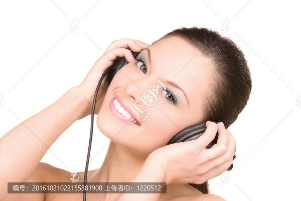快樂女人在耳機(jī)