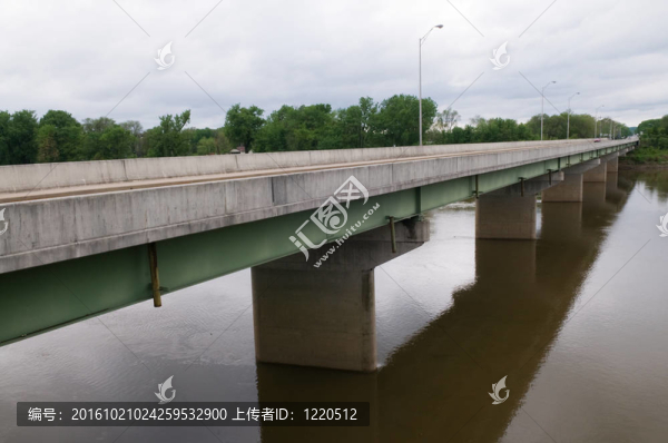 西奧多德萊塞紀念橋