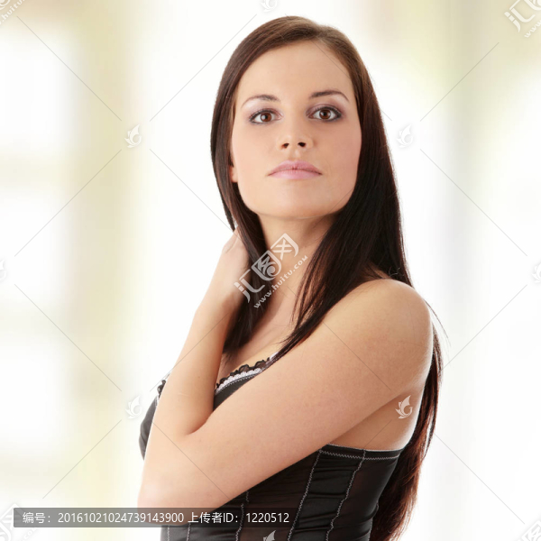 漂亮女人穿著黑色內衣