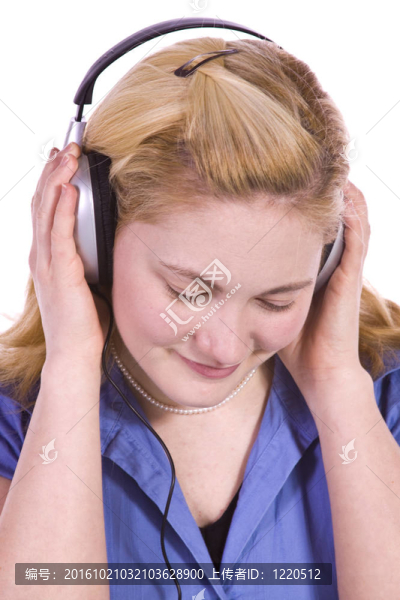 可愛女孩聽音樂