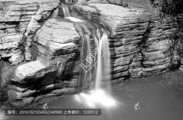 瀑布和云臺(tái)山瀑布；中國