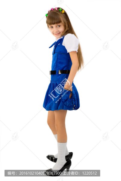穿藍色連衣裙的女孩