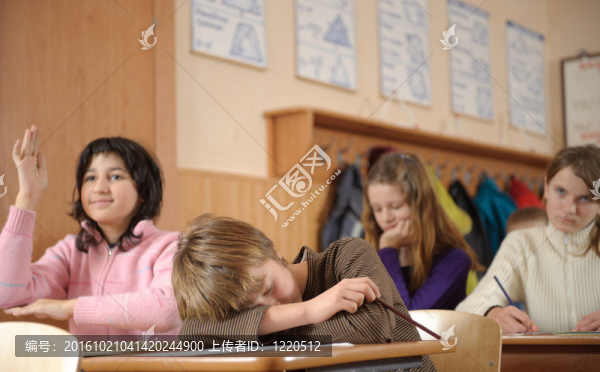 疲倦的男孩