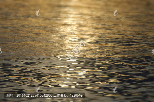 太陽(yáng)光在水上的補(bǔ)丁