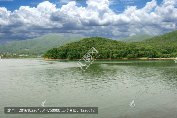 湖的山