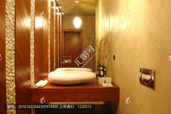 大鏡子現(xiàn)代廁所