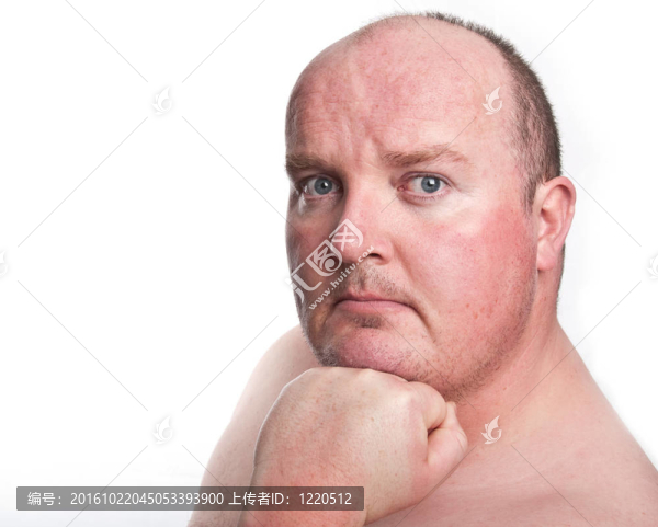 特寫鏡頭捕捉超重男性