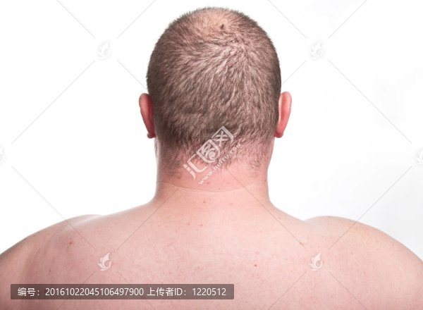 特寫鏡頭捕捉超重男性