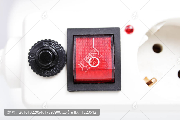 帶插座的開關(guān)及安全鎖