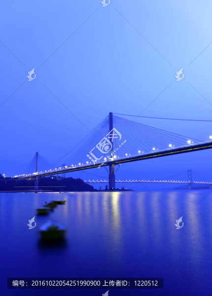 晚上在香港橋；