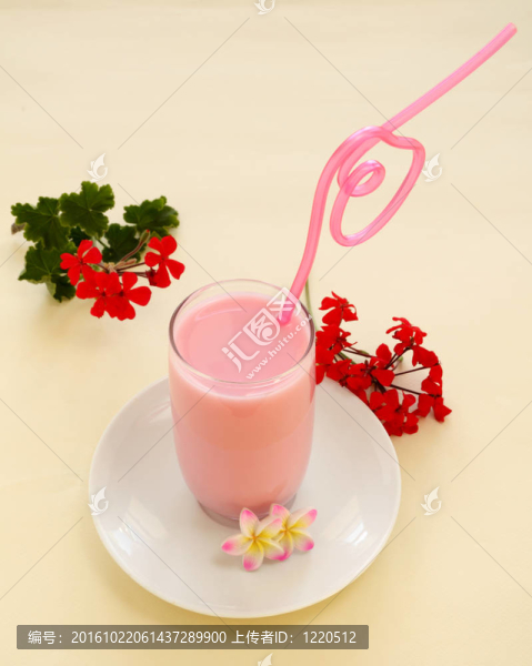 草莓牛奶