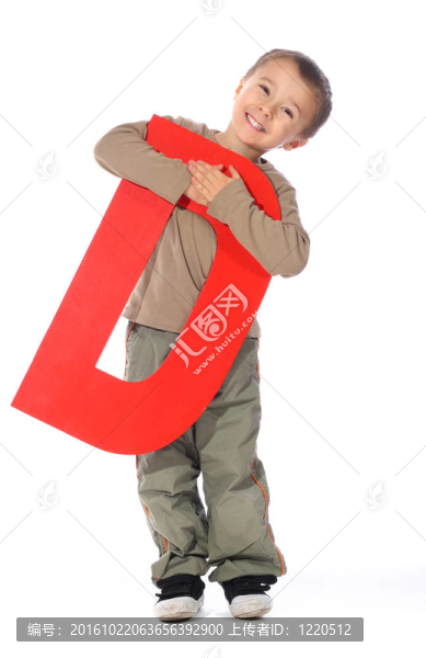 字母D的男孩