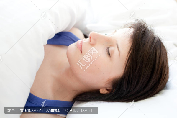 美女熟睡的畫像
