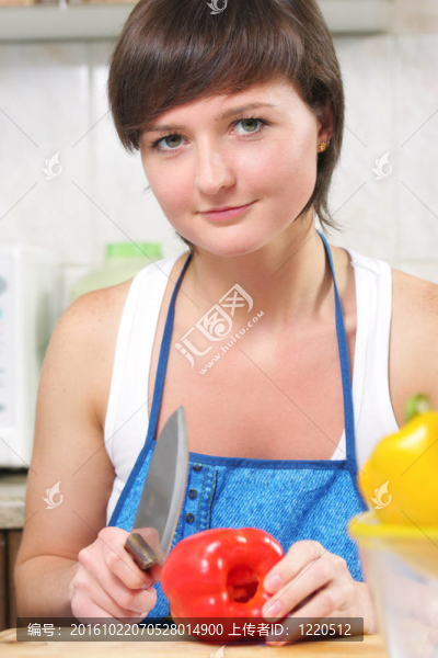紅辣椒和刀的女人