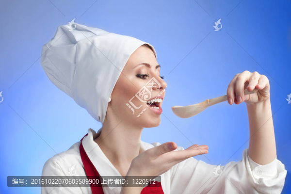 Cook用木勺品嘗