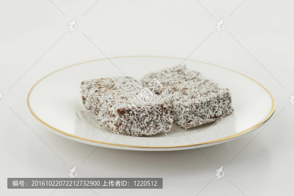 萊明頓蛋糕的手指