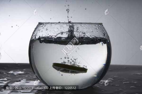 水爆炸的玻璃碗