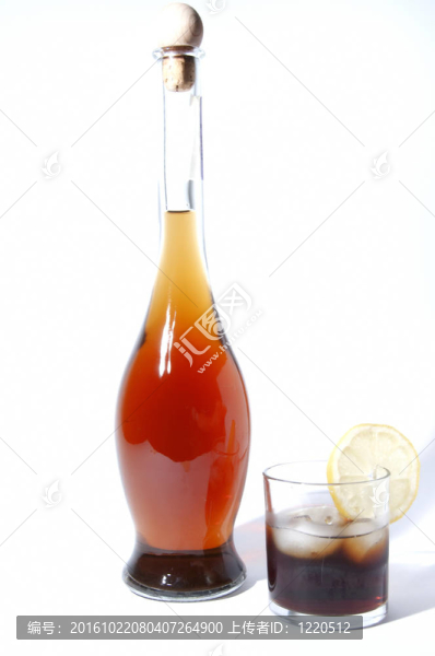 苦艾酒的玻璃瓶