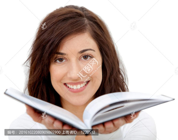 拿著書的女人