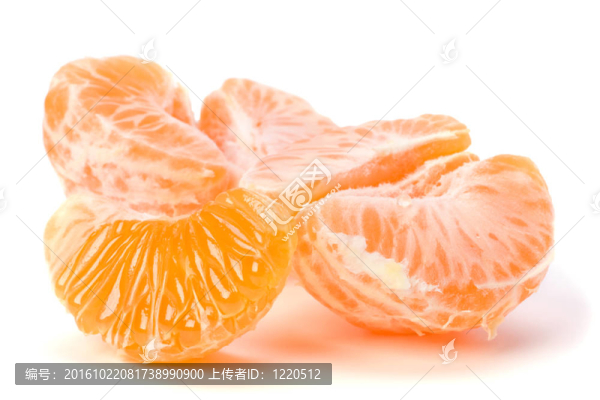 在白色背景上分離的去皮的普通話段