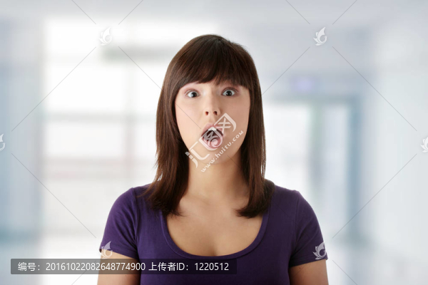 震驚的年輕漂亮女人