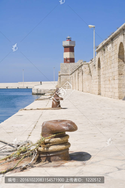 在莫諾波利老港燈塔。Apulia。