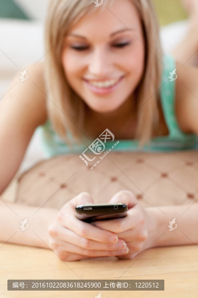 發(fā)送文本的婦女