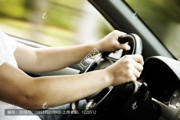 駕駛汽車(chē)