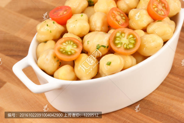 與圣女果鷹嘴豆