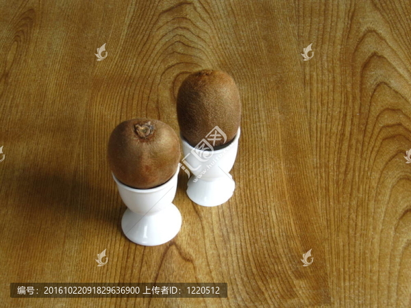 在eggcups獼猴桃