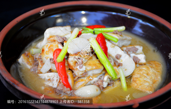 湘菜美食陶碗燉豆腐