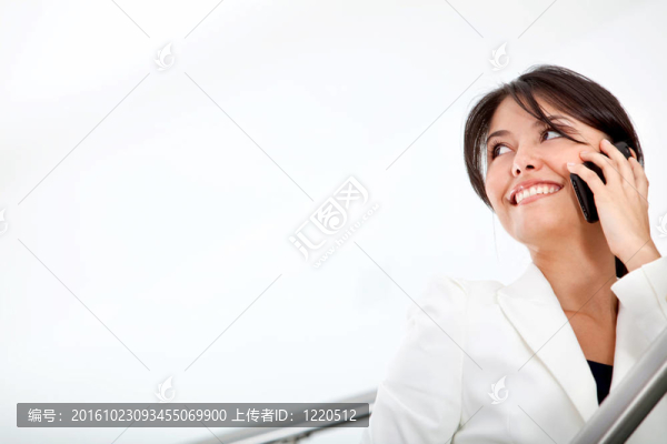 商業(yè)婦女在電話(huà)里