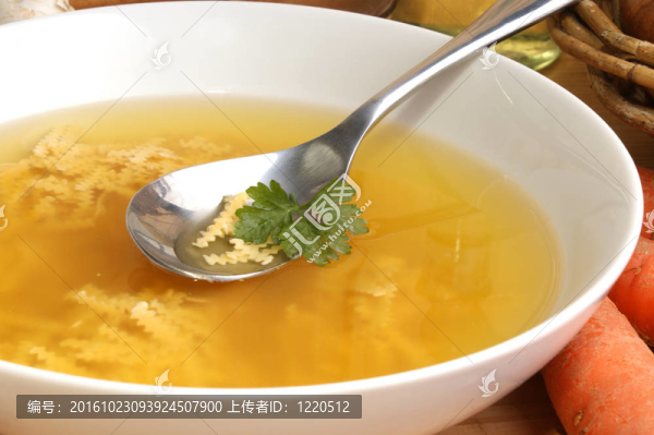 一些雞湯與自制面條
