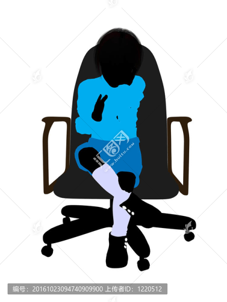 坐在椅子上的美國黑人男孩剪影